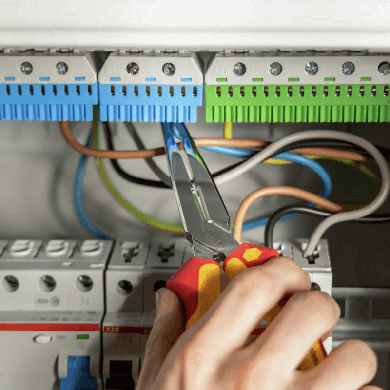 Kìm nhọn cách điện 200mm Wiha 26727